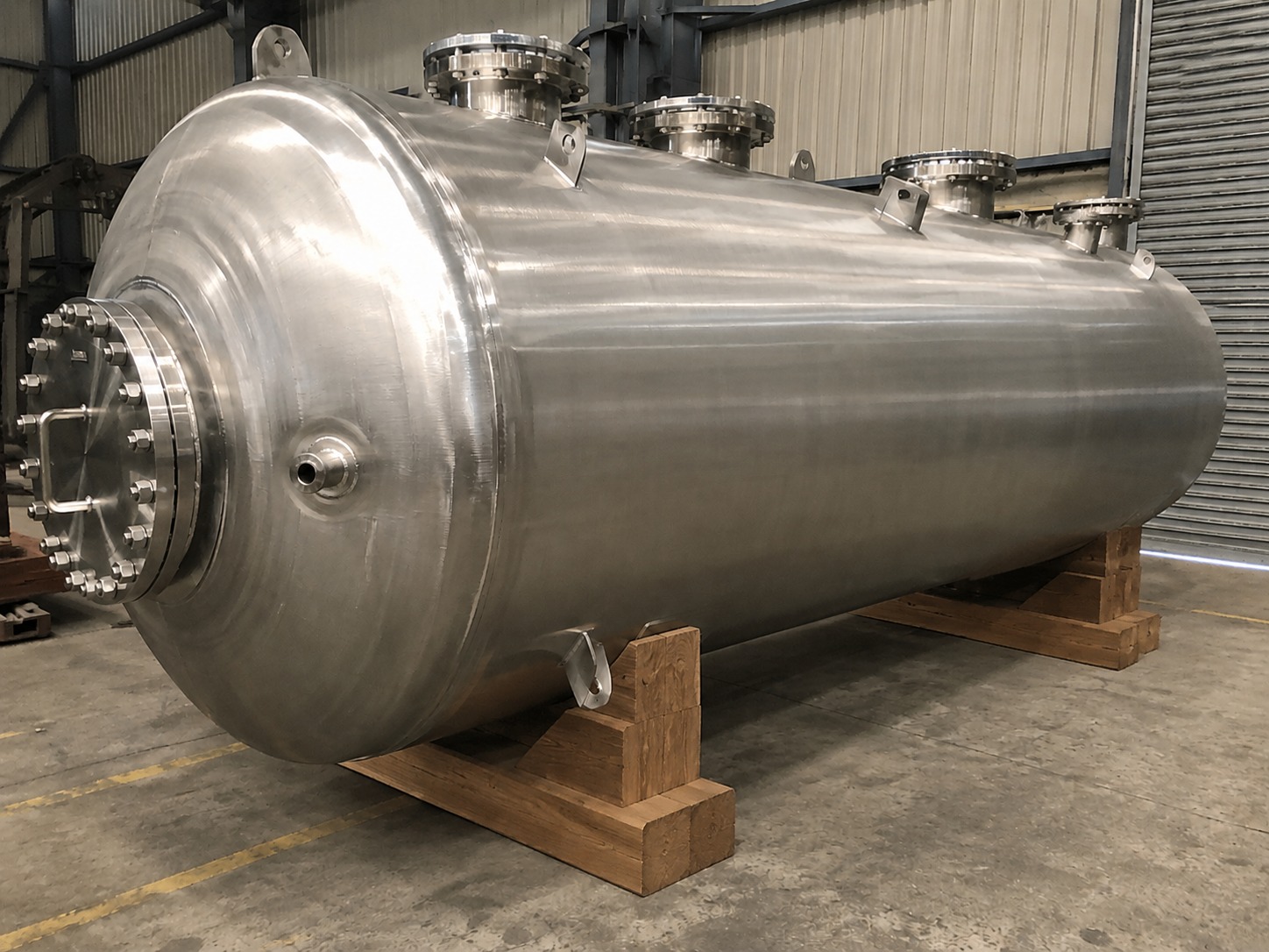 Pressure vessels  -  polished stainless steel storage tanks